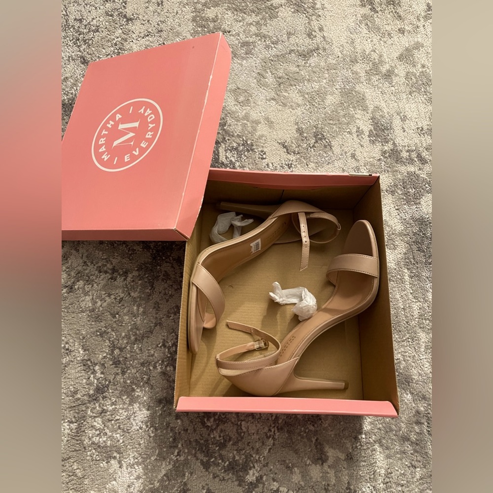 NWT MARTHA EVERYDAY NUDE HEELS